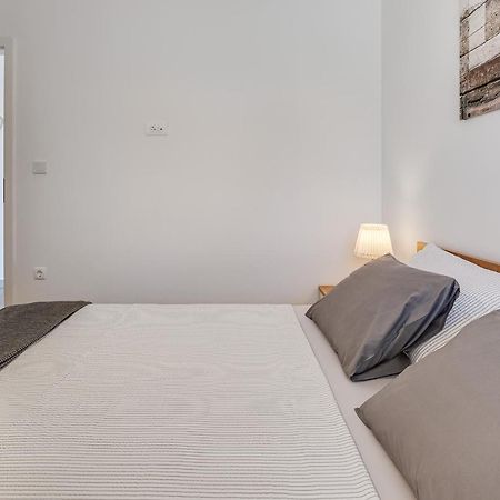 Apartments Juraj Petrčane Extérieur photo