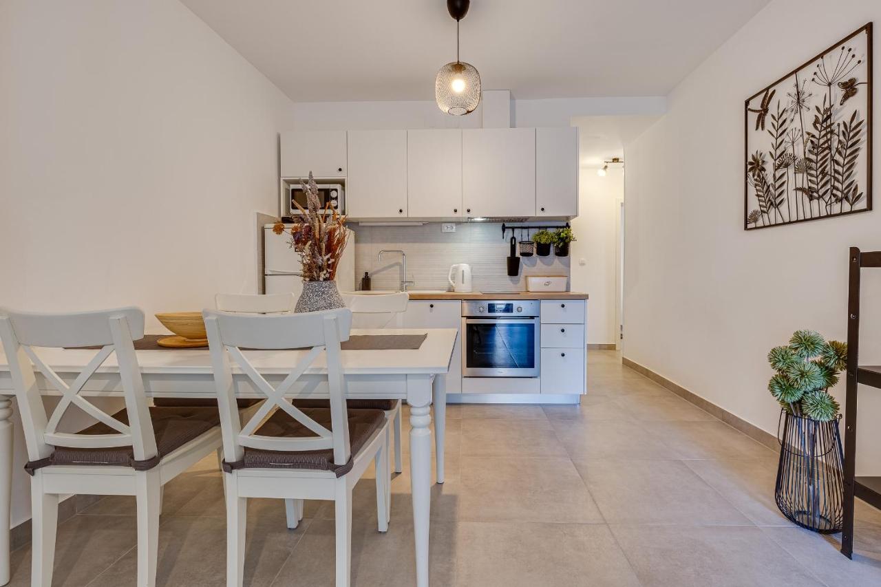 Apartments Juraj Petrčane Extérieur photo