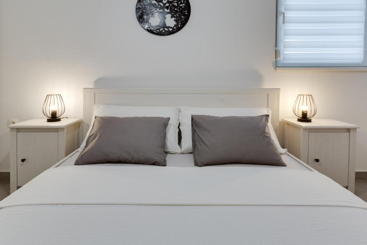 Apartments Juraj Petrčane Extérieur photo