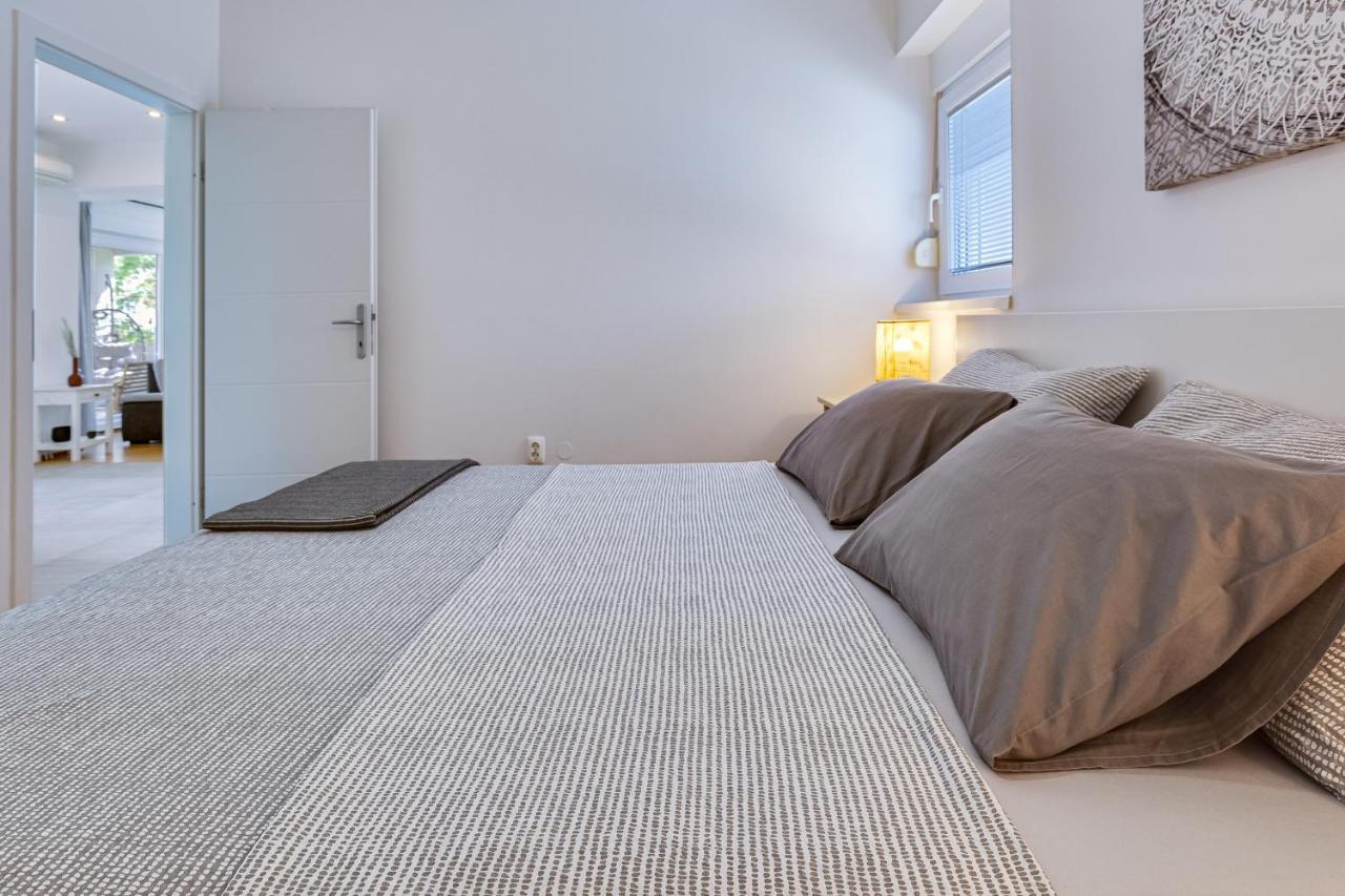 Apartments Juraj Petrčane Extérieur photo