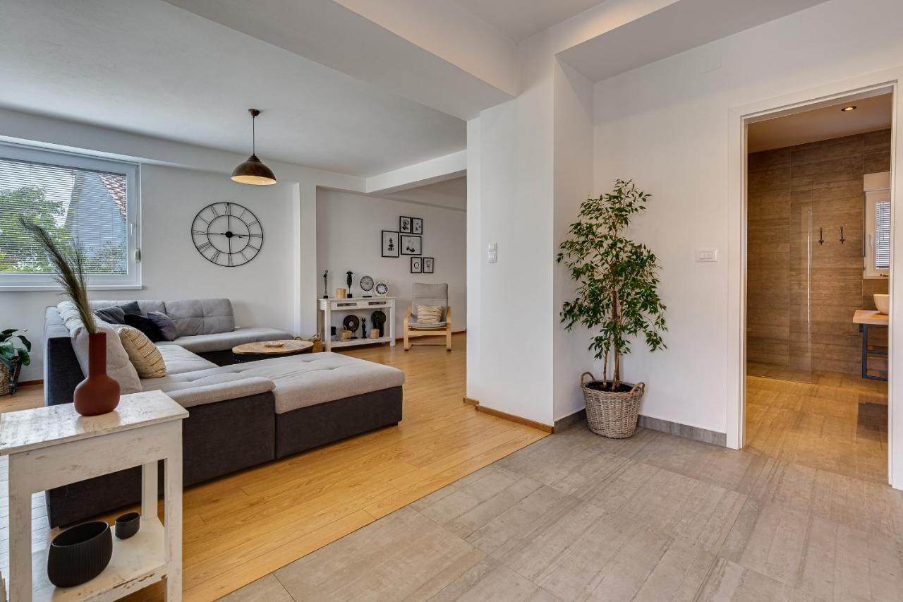 Apartments Juraj Petrčane Extérieur photo