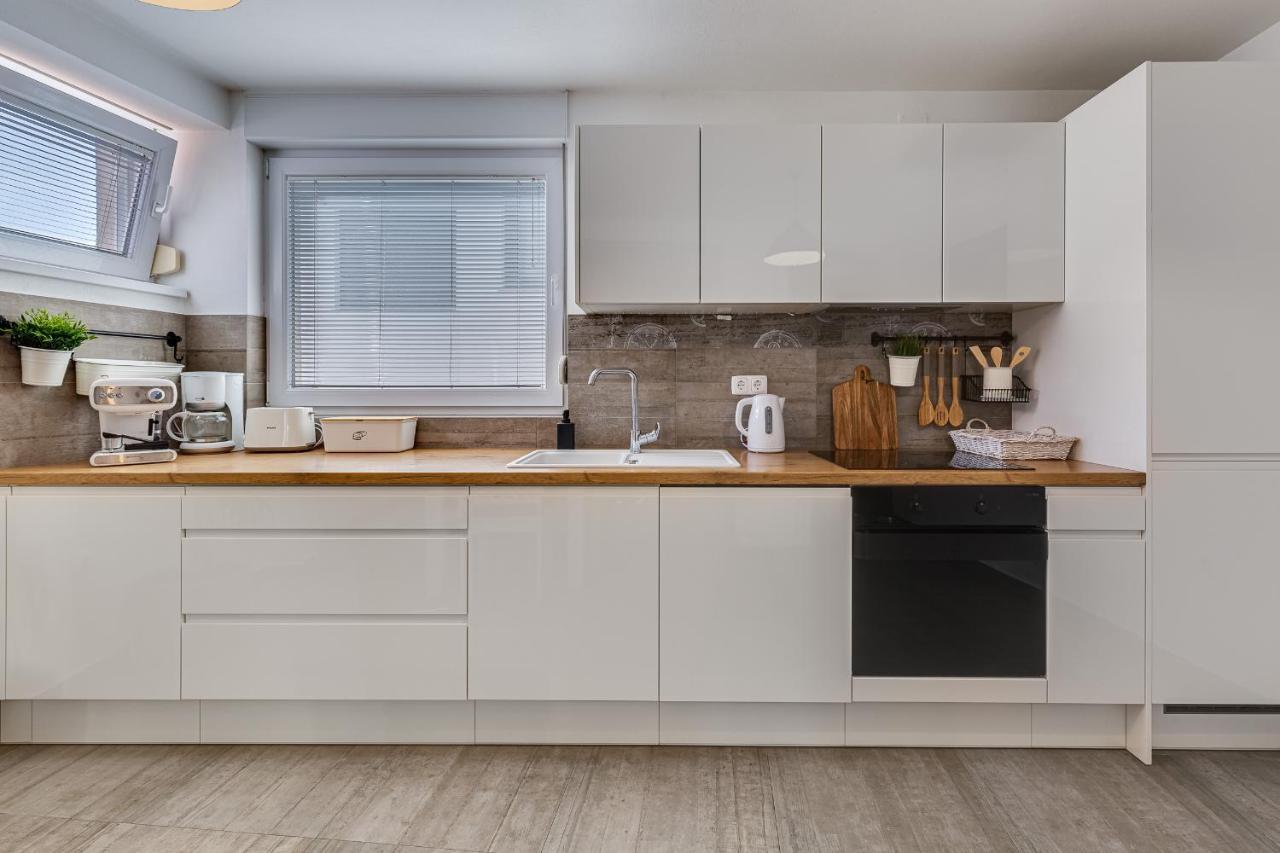 Apartments Juraj Petrčane Extérieur photo
