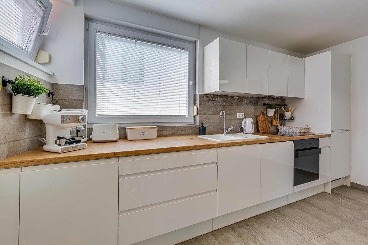 Apartments Juraj Petrčane Extérieur photo