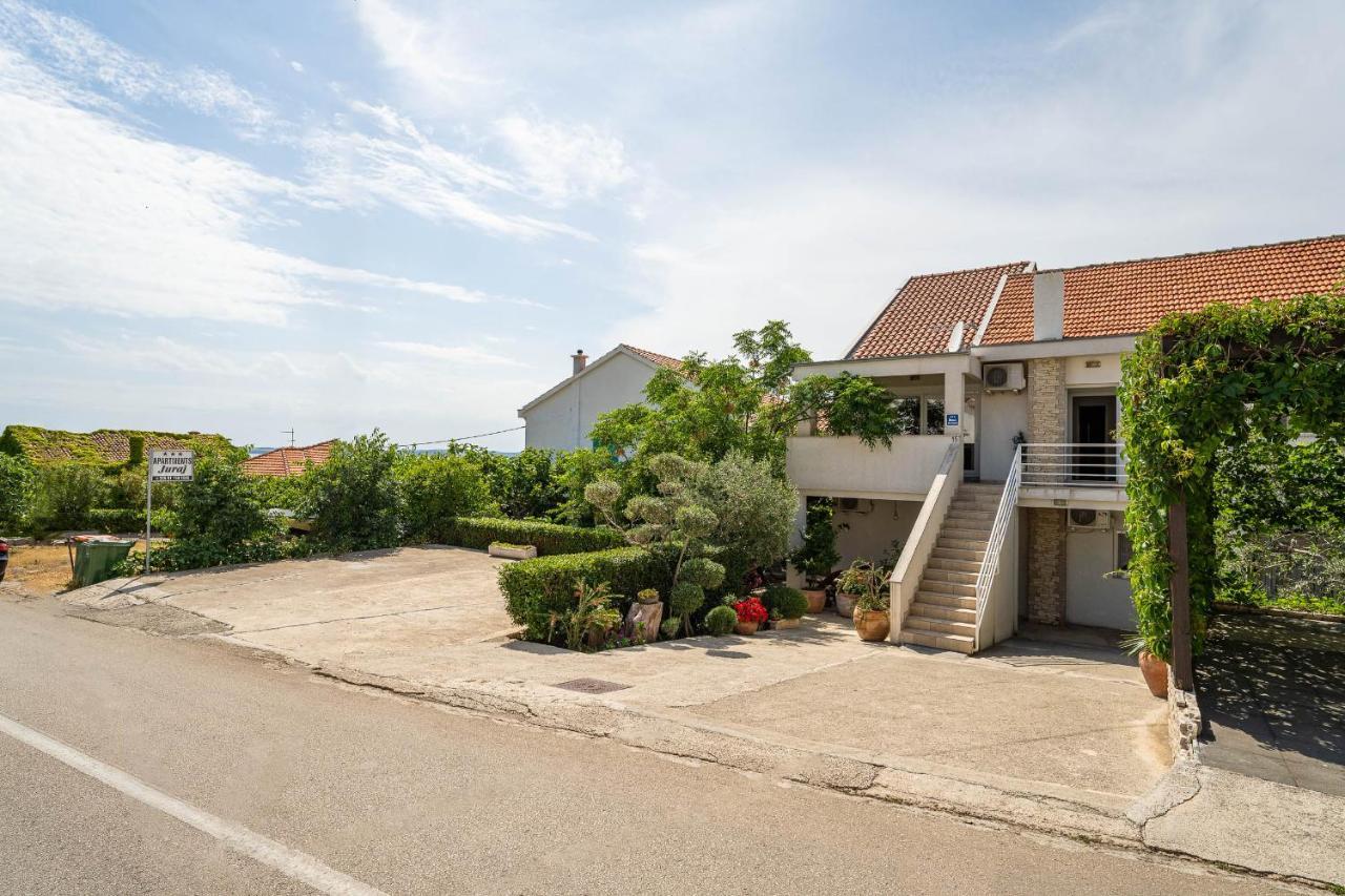 Apartments Juraj Petrčane Extérieur photo